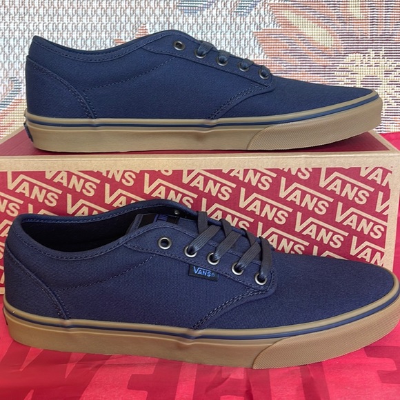 Vans Men’s Atwood
(12 Oz Canvas) Navy/Gum
VN000XBOD8F
Sneakers - Picture 2 of 16